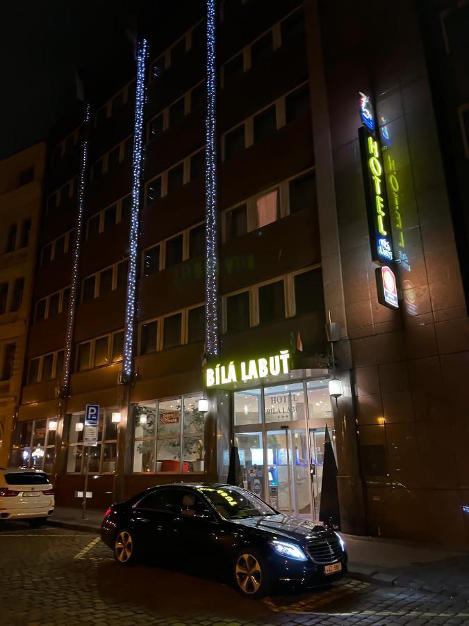 Luxury Family Hotel Bílá Labuť Praga Exterior foto